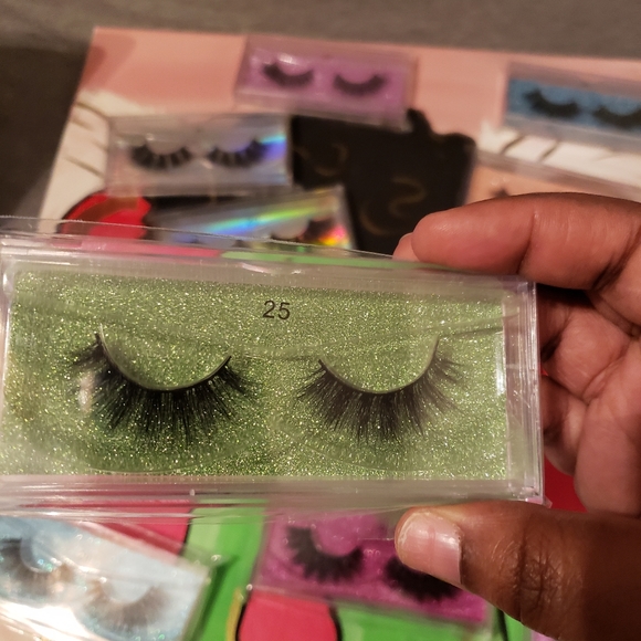 Lashes - Picture 7 of 8